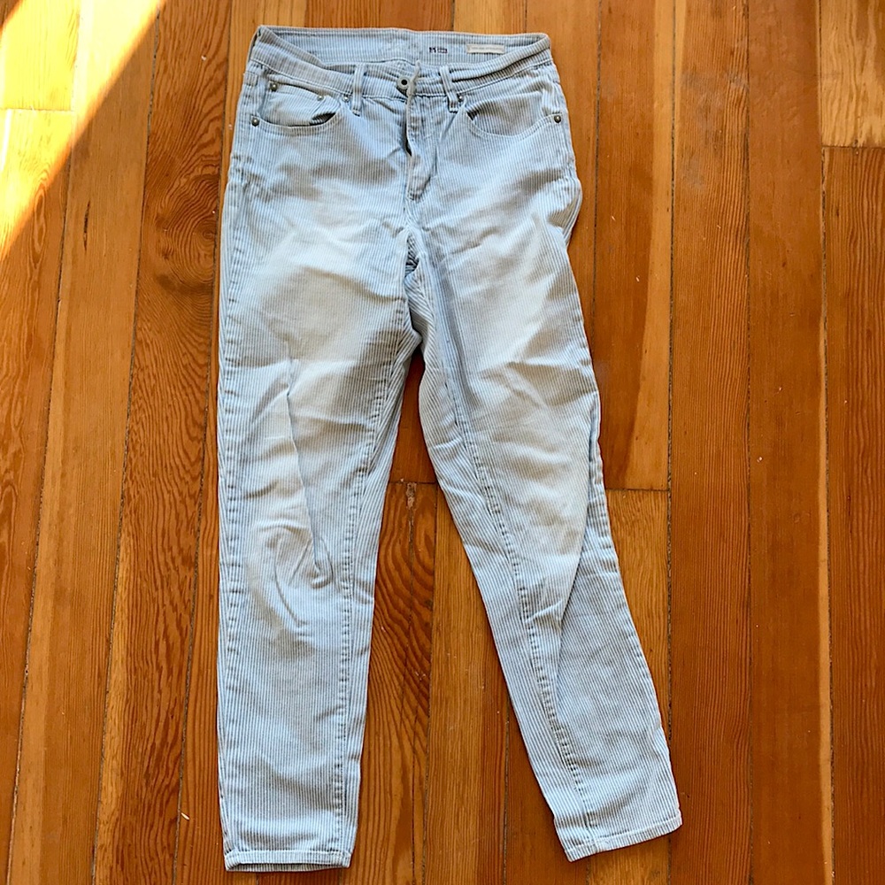 Levi’s - High Rise Demi Curve - Size 27